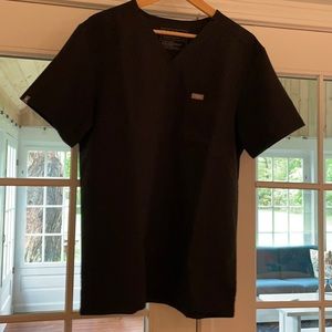 Men’s figs scrub top